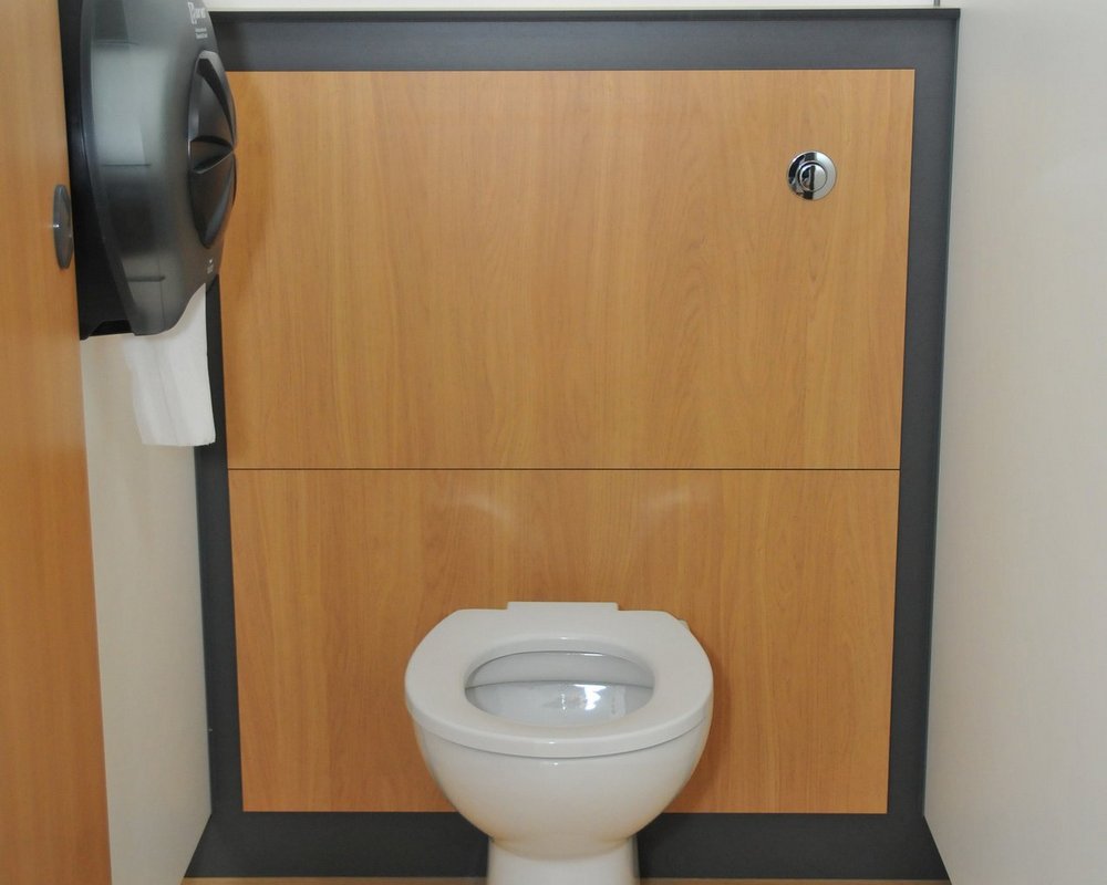 Woodlands Caravan Park toilets with half height ducting in European Oak and grey 'Welsh Slate'